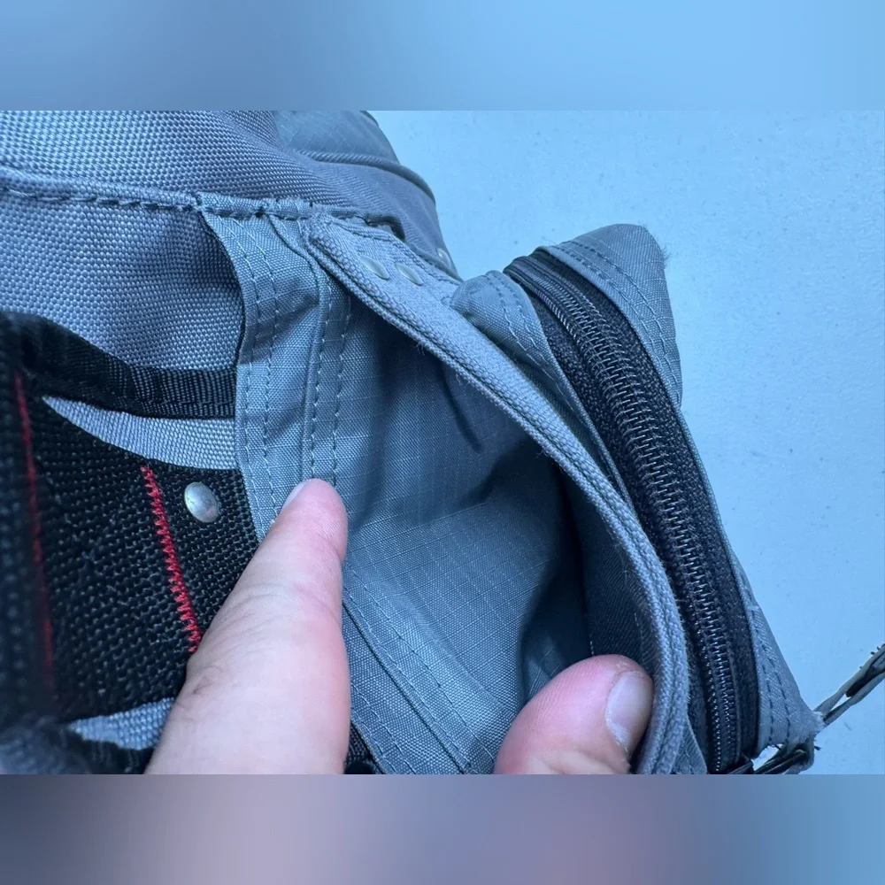 Oakley men duffel